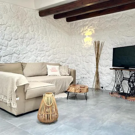 The Artist's Lodge, Gcollectiongr Κρανίδι